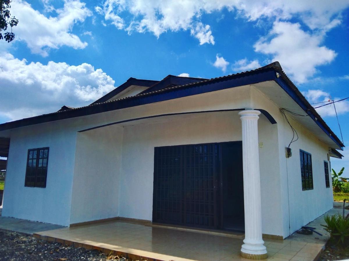 Casa Villa Homestay Sekinchan Exterior photo